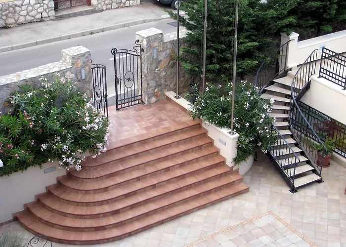 Abalone ホテル 4*