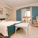 Abalone Hotel