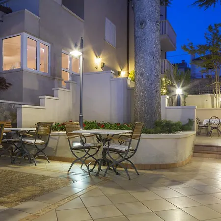 Abalone Hotel 4*