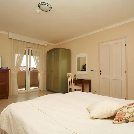 Abalone Hotel 4*